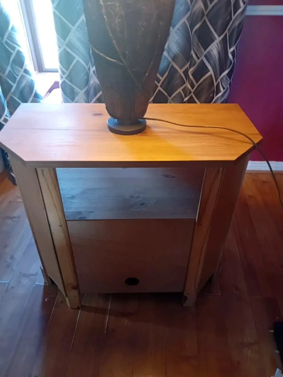 TV unit  and  table lamp price 40 - Image 4