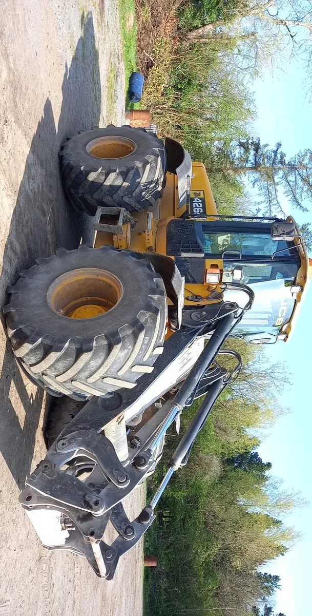 Loading shovel - Image 1