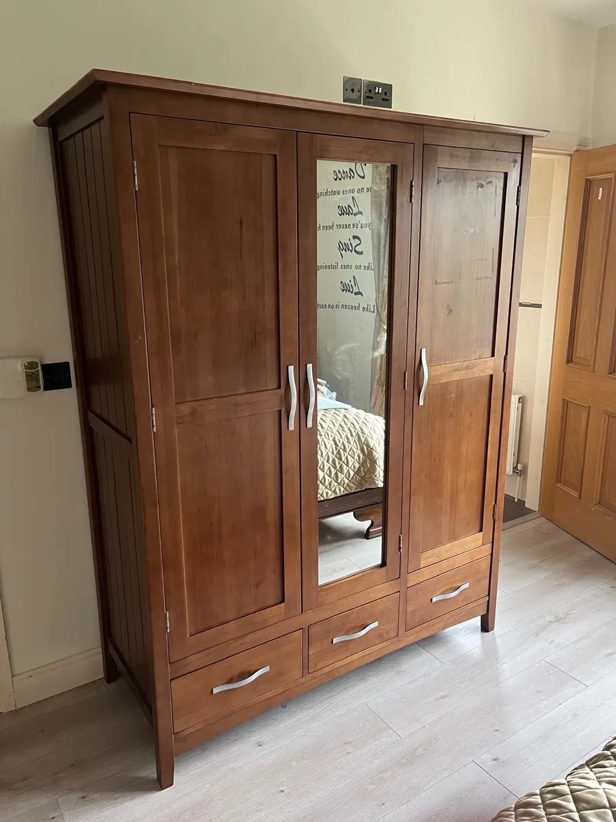 Wardrobe - Image 2