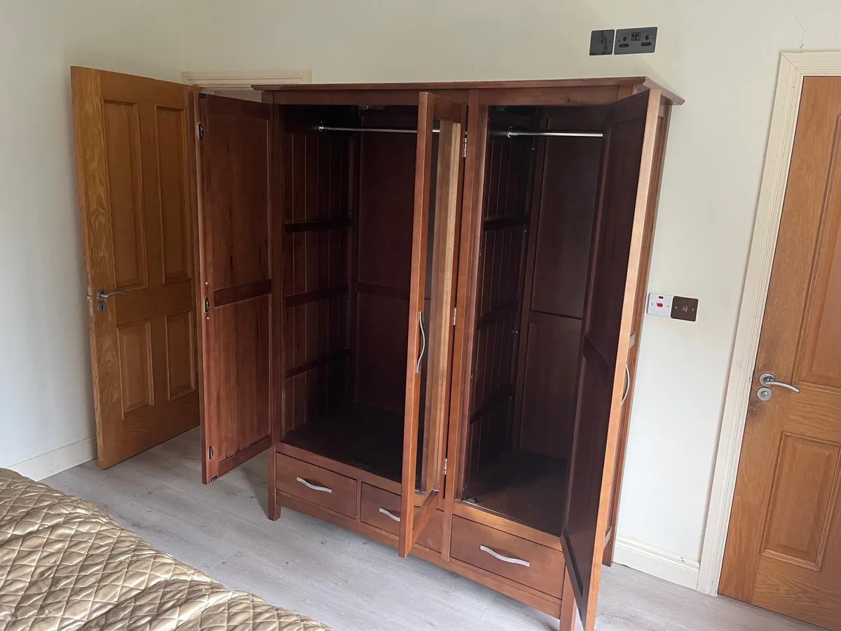 Wardrobe - Image 3