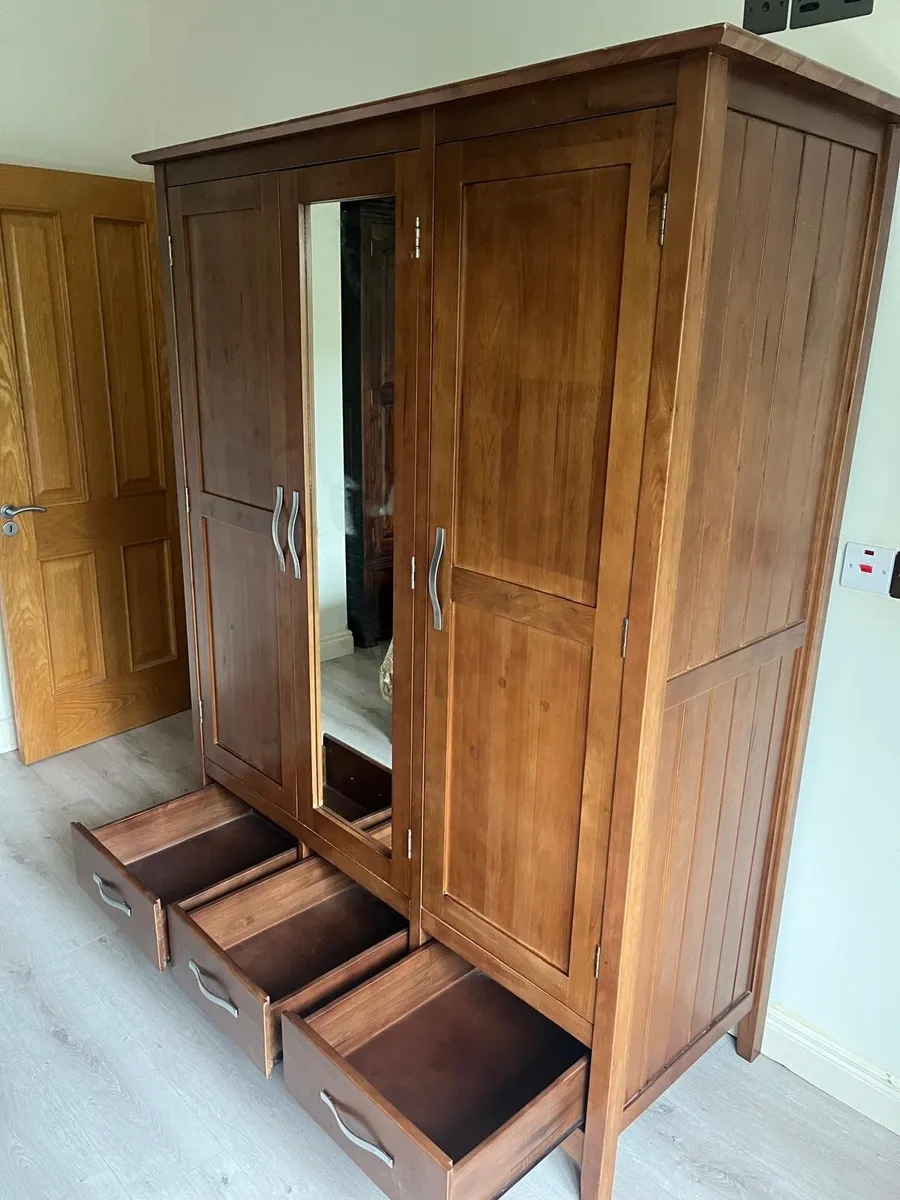 Wardrobe - Image 4