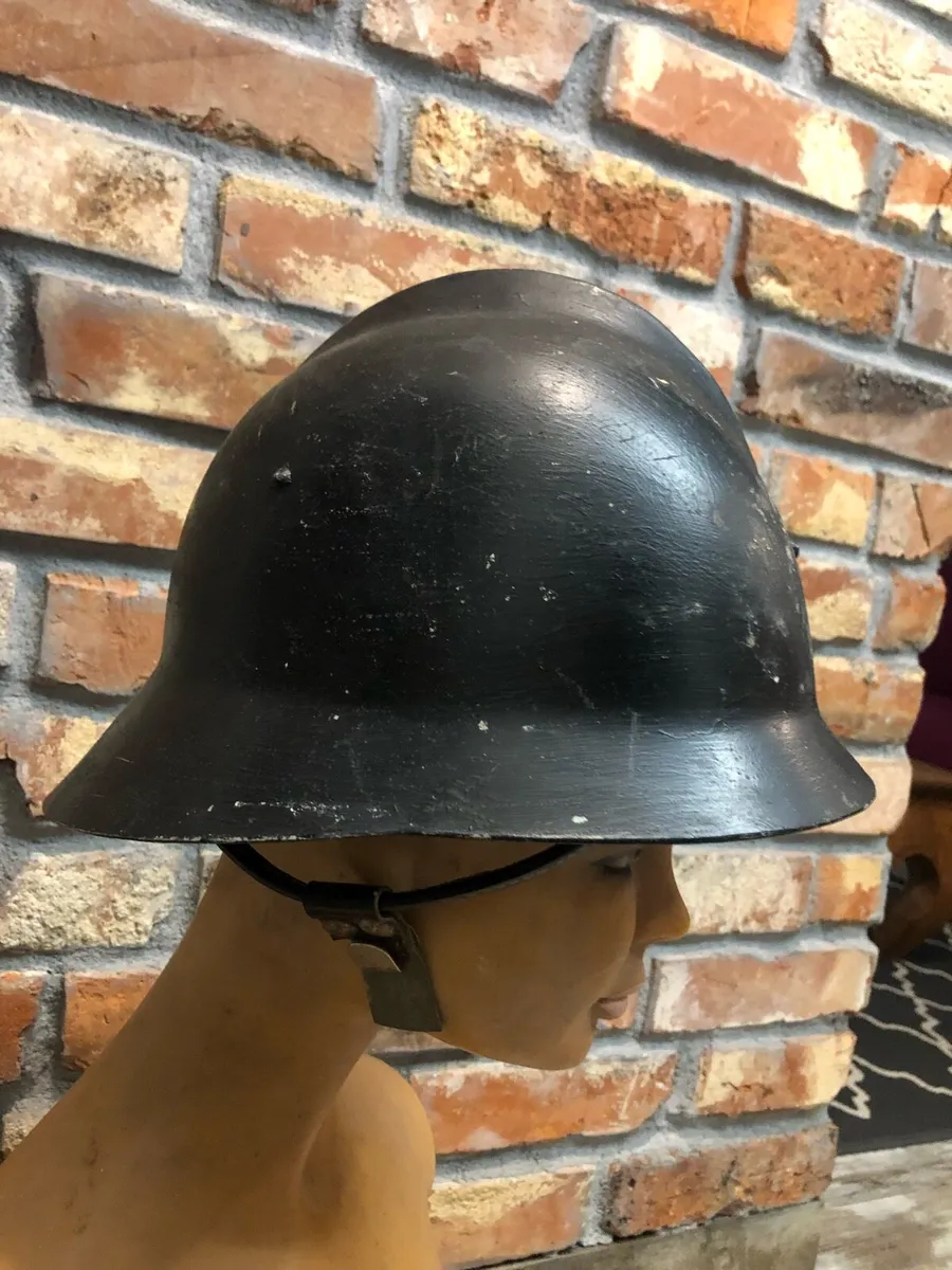 Vintage helmet - Image 3