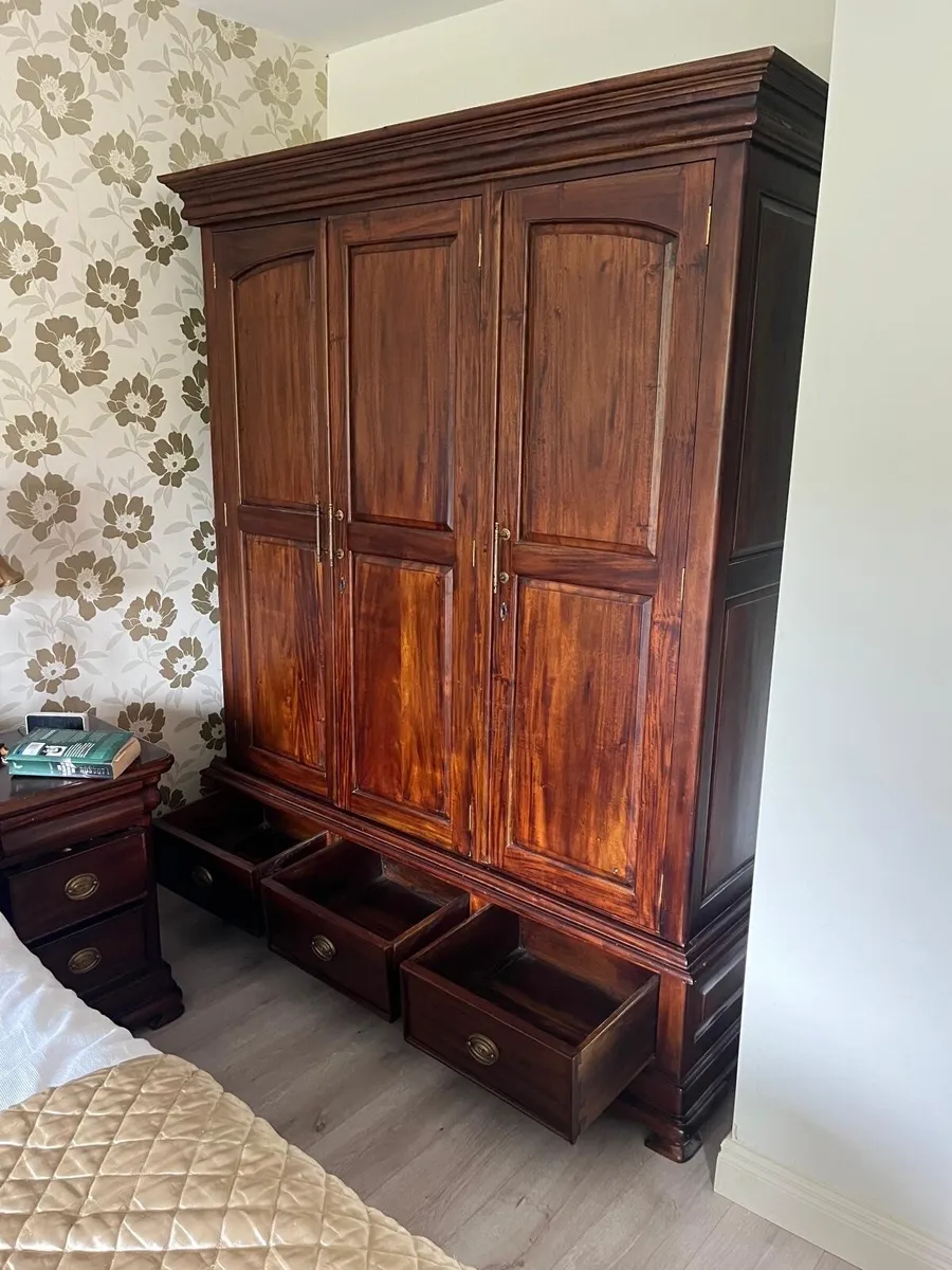 Wardrobe - Image 3
