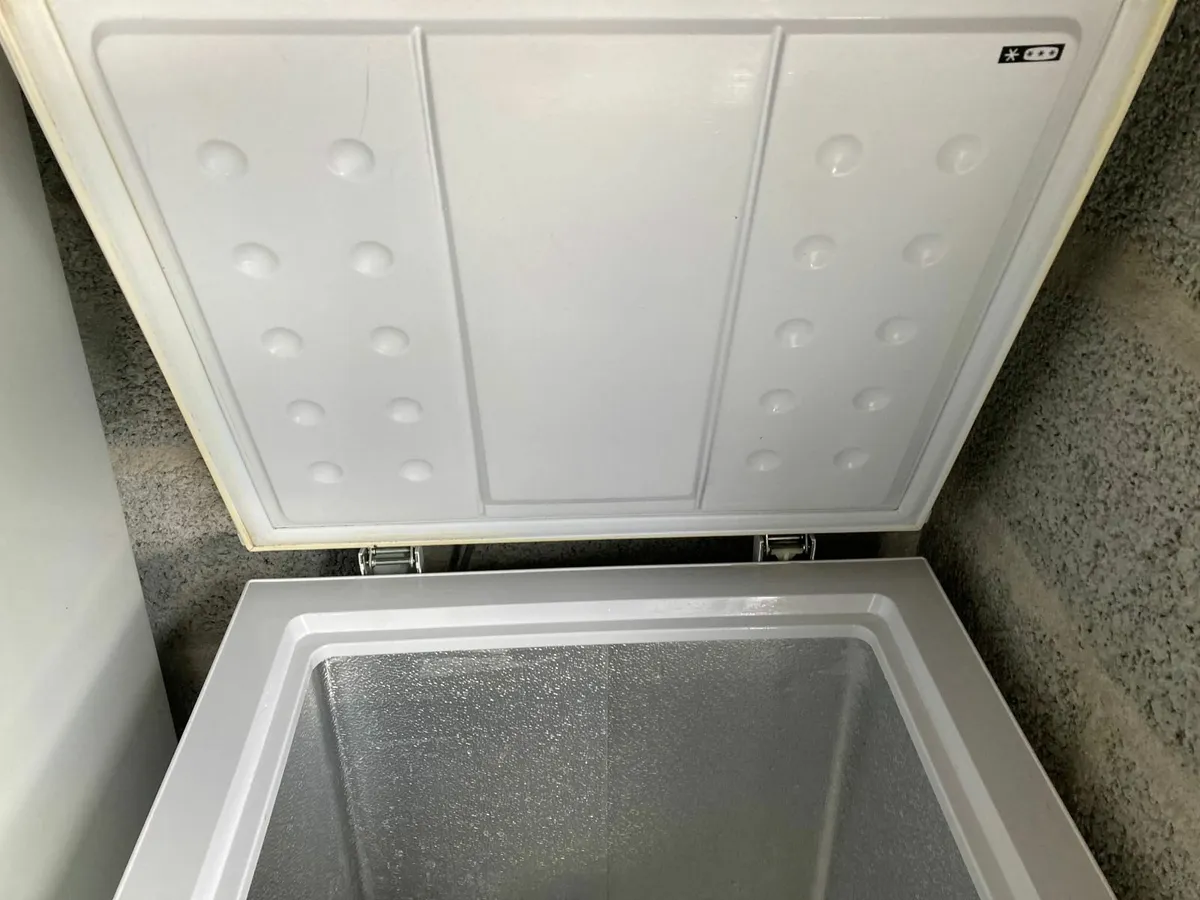 Chest Freezer White 96l - Image 3