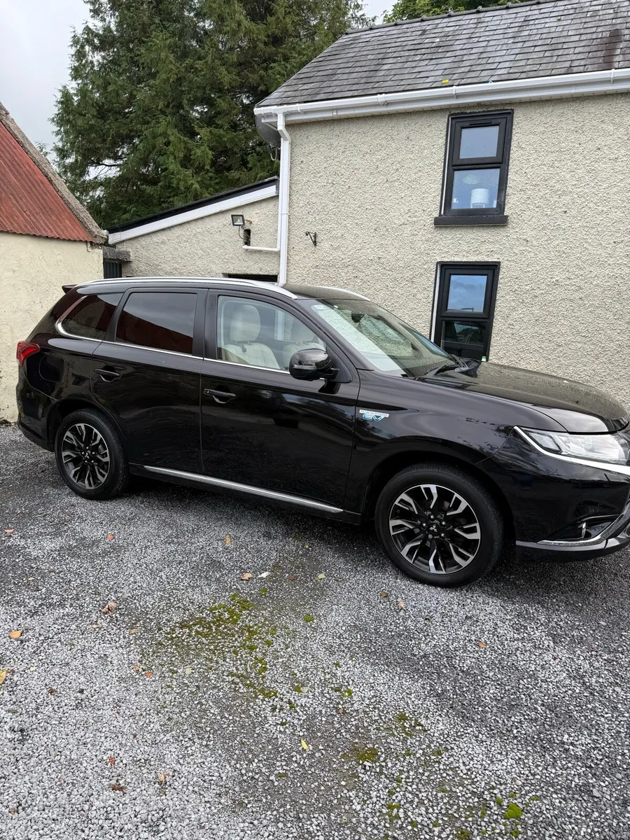 Mitsubishi Outlander 2017 - Image 2