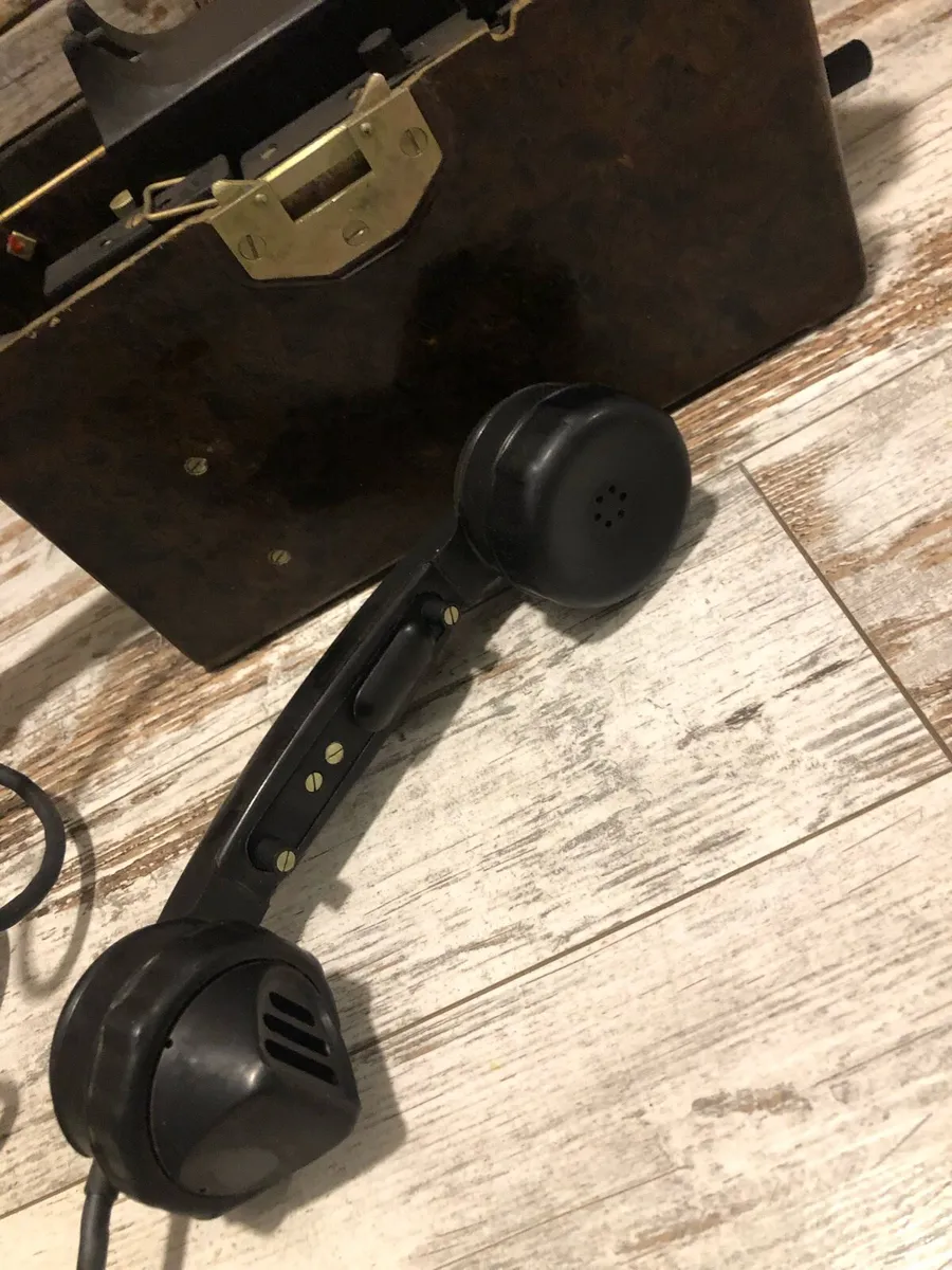 Vintage army phone - Image 2