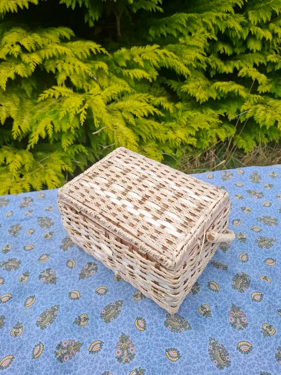Old sewing box postage possible - Image 2