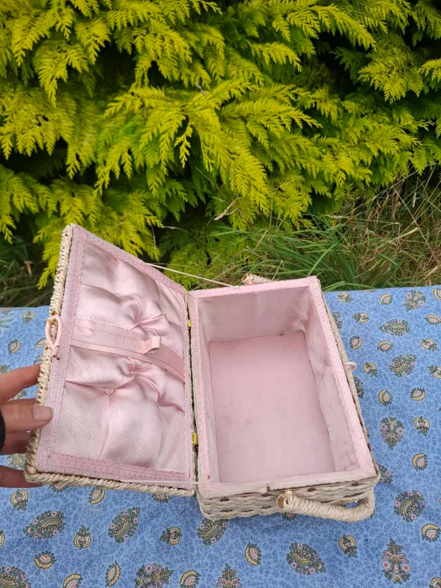 Old sewing box postage possible - Image 3