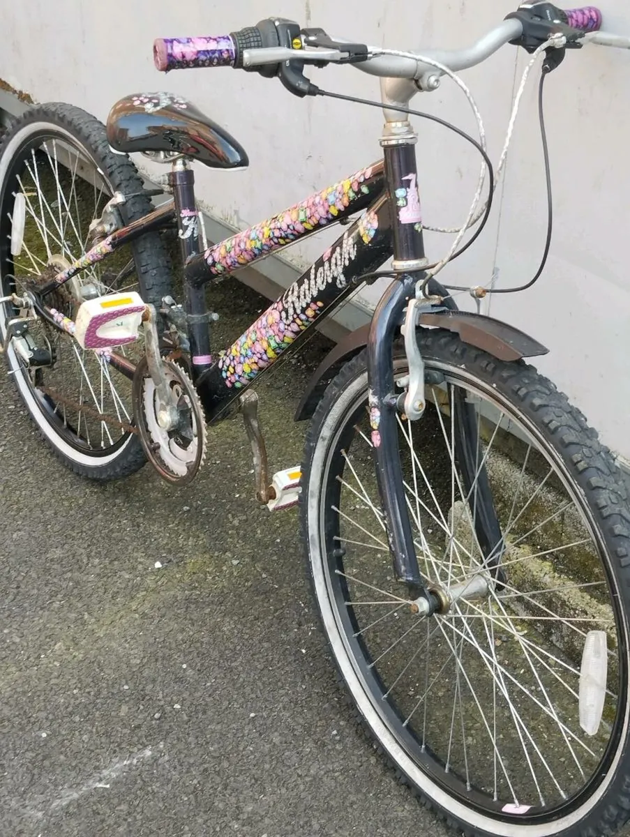 Girls 24inch bike - Image 2
