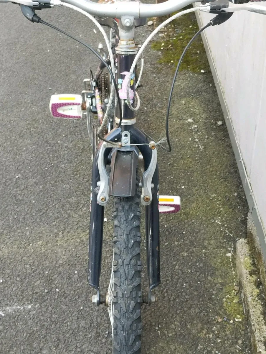 Girls 24inch bike - Image 3
