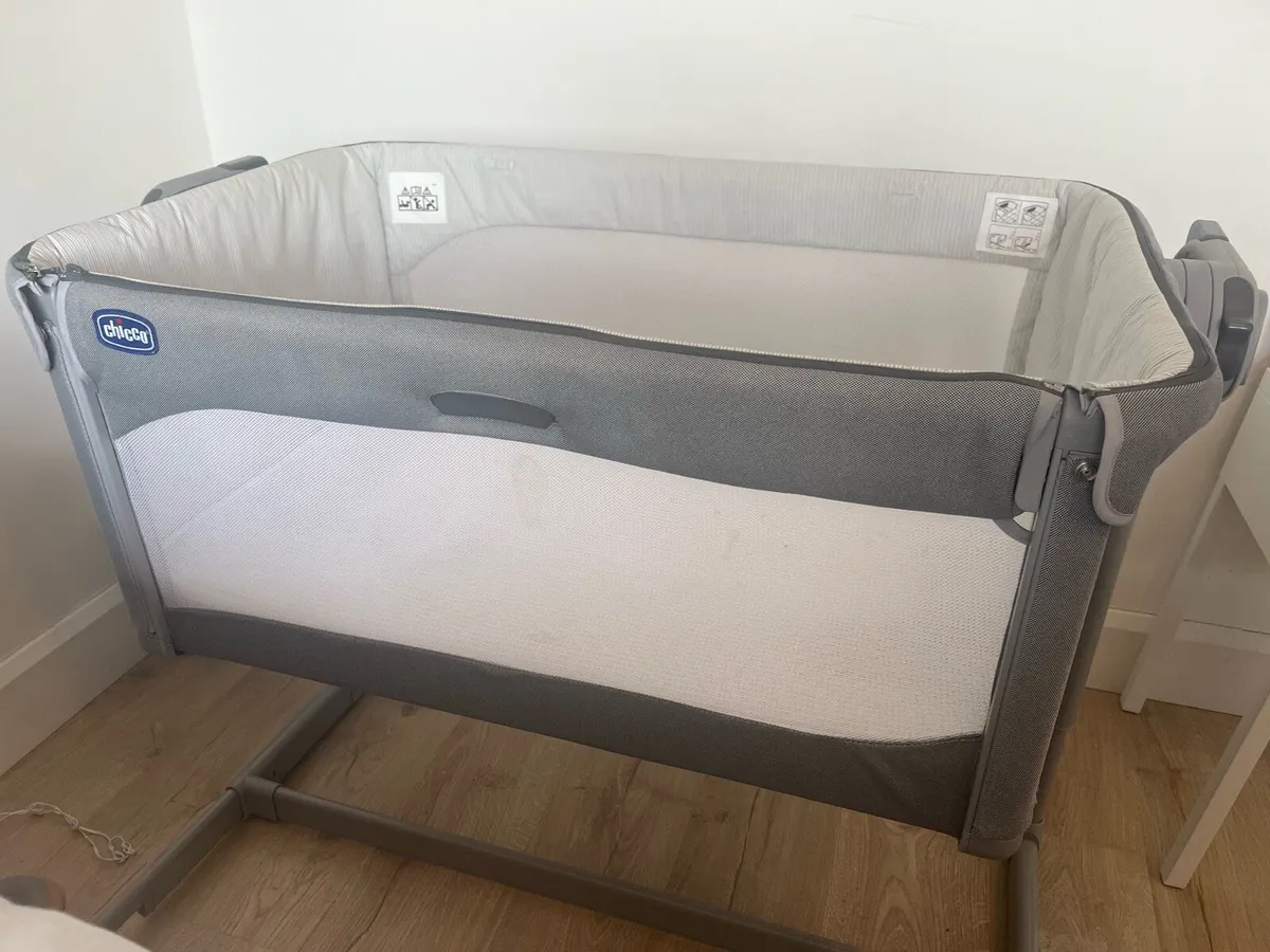 Co-sleeper - Chicco next to me - Image 2