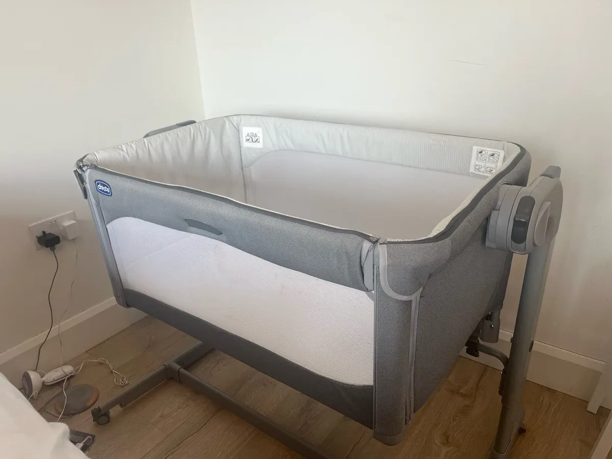 Co-sleeper - Chicco next to me - Image 3