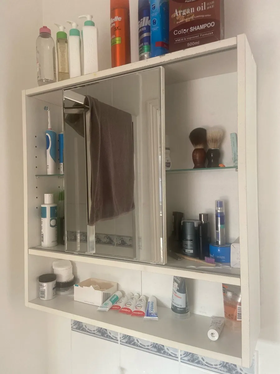 Bathroom unit mirror - Image 1