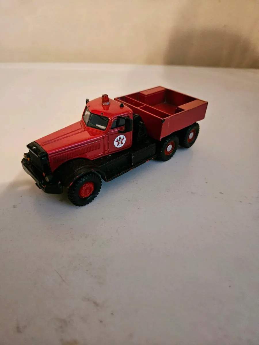 Corgi Texaco Diamond T Truck - Image 1