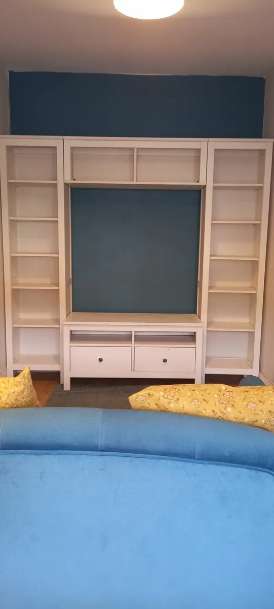 Tv unit with shelving. - Image 1