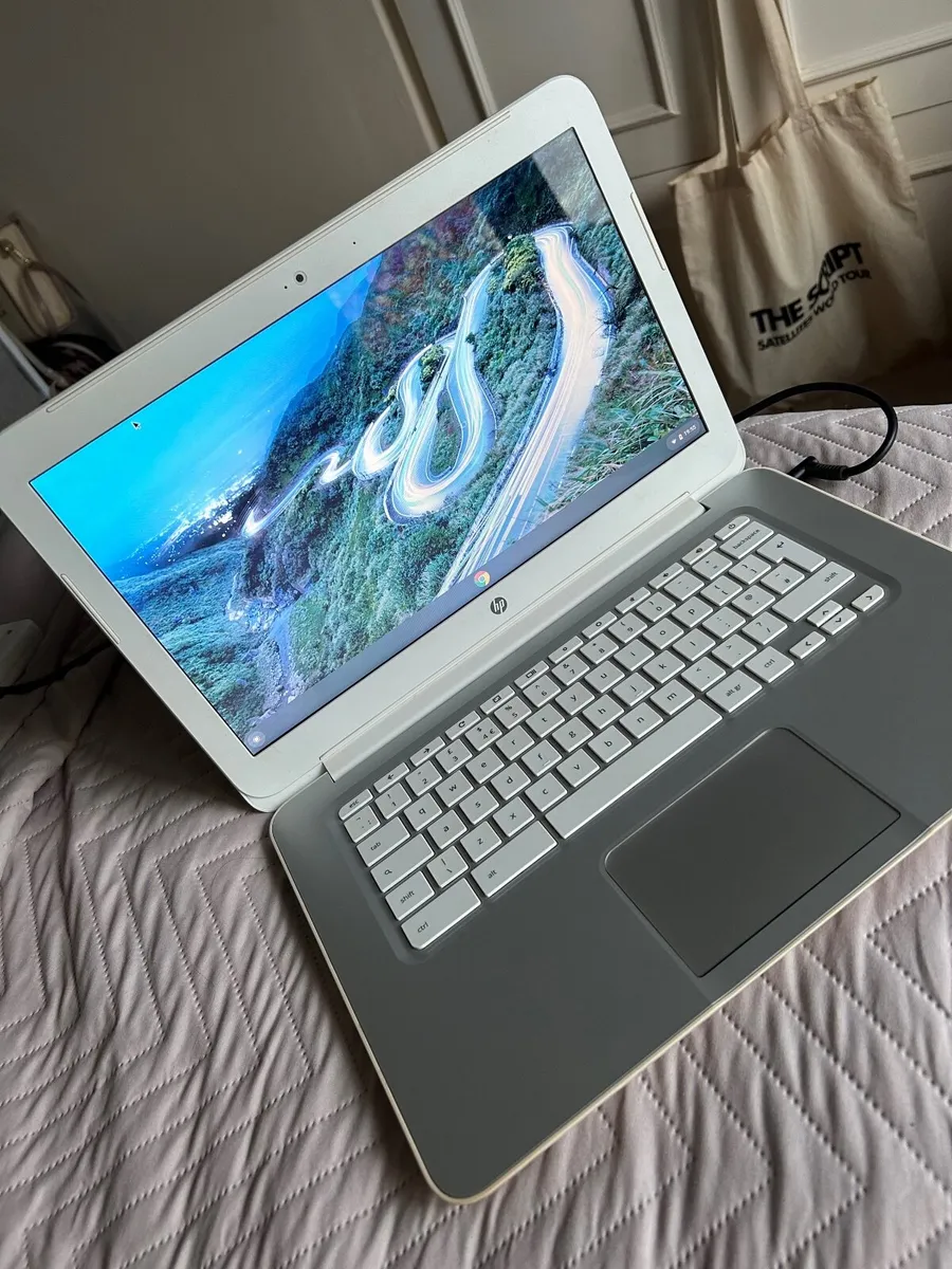 Hp Chromebook laptop - Image 3