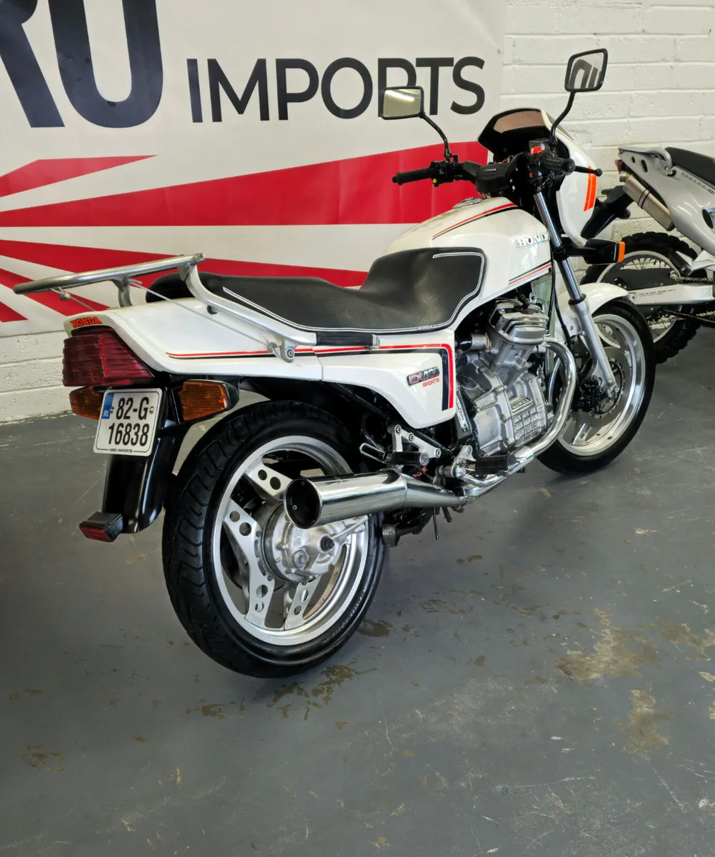 1982 Honda CX400 Project bike for parts or repair - Image 2