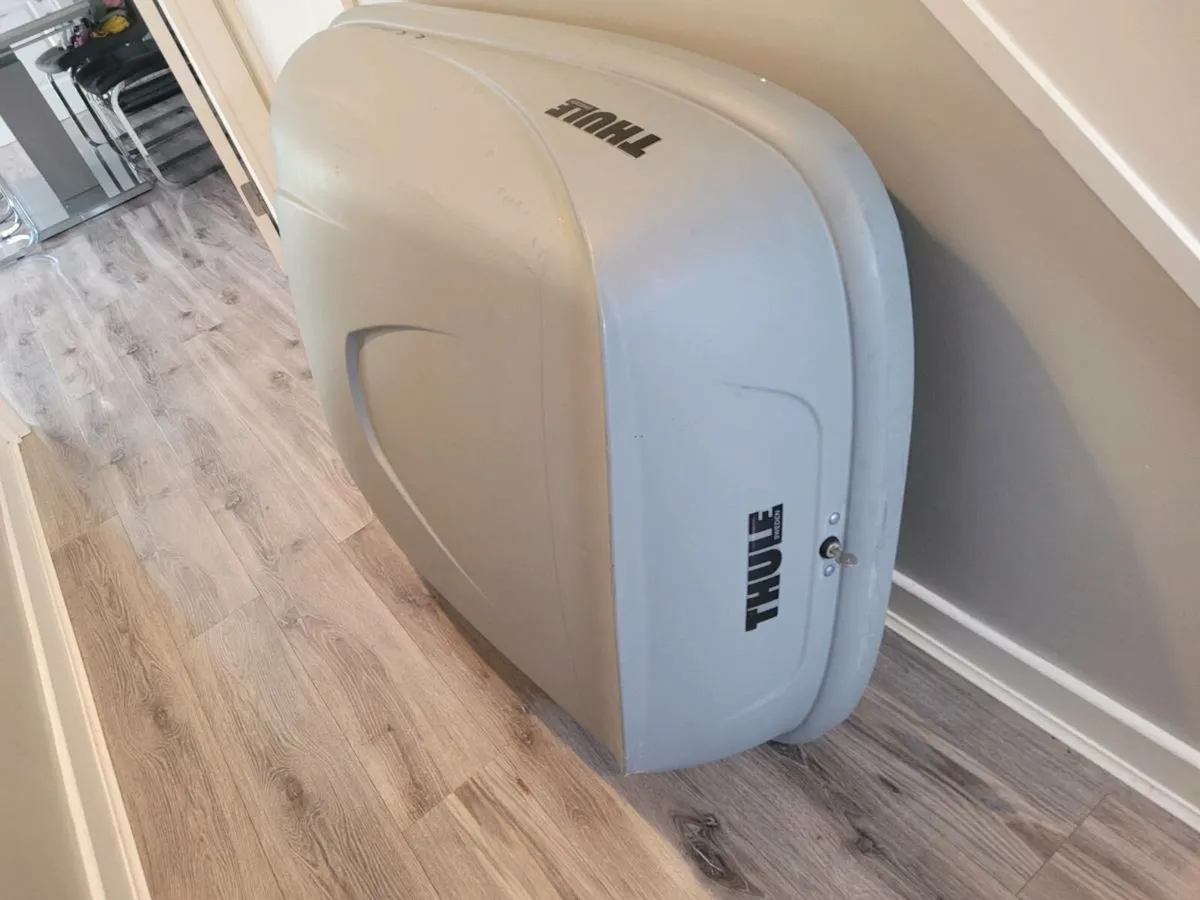 Roof box - Image 1