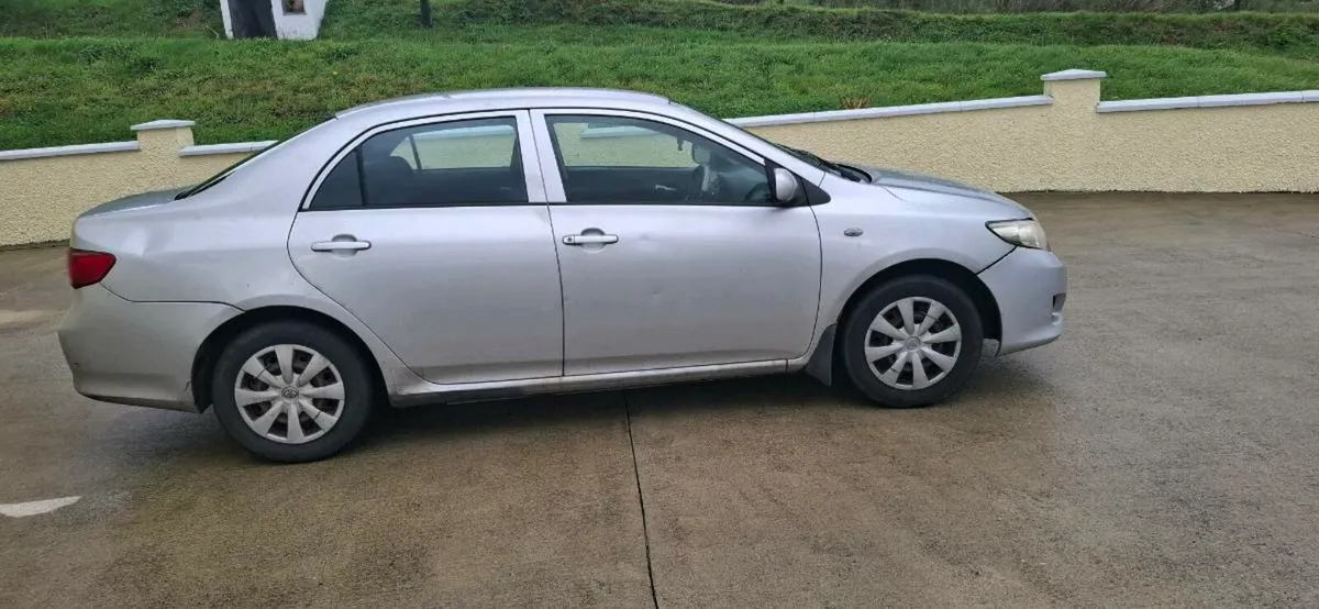 Toyota corolla - Image 4