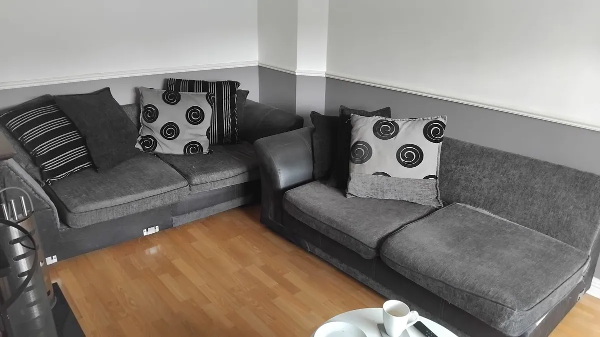 Couches - Image 2