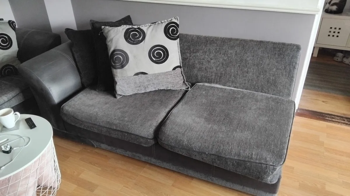 Couches - Image 3