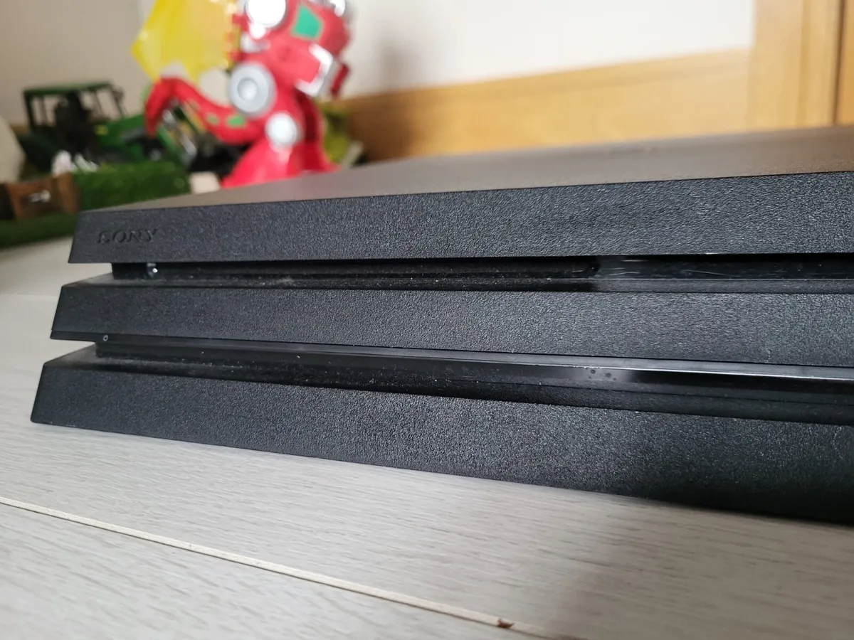 PS4 and 4 games - Image 2