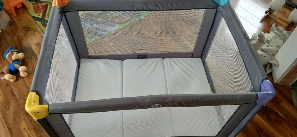 Travel cot - Image 2