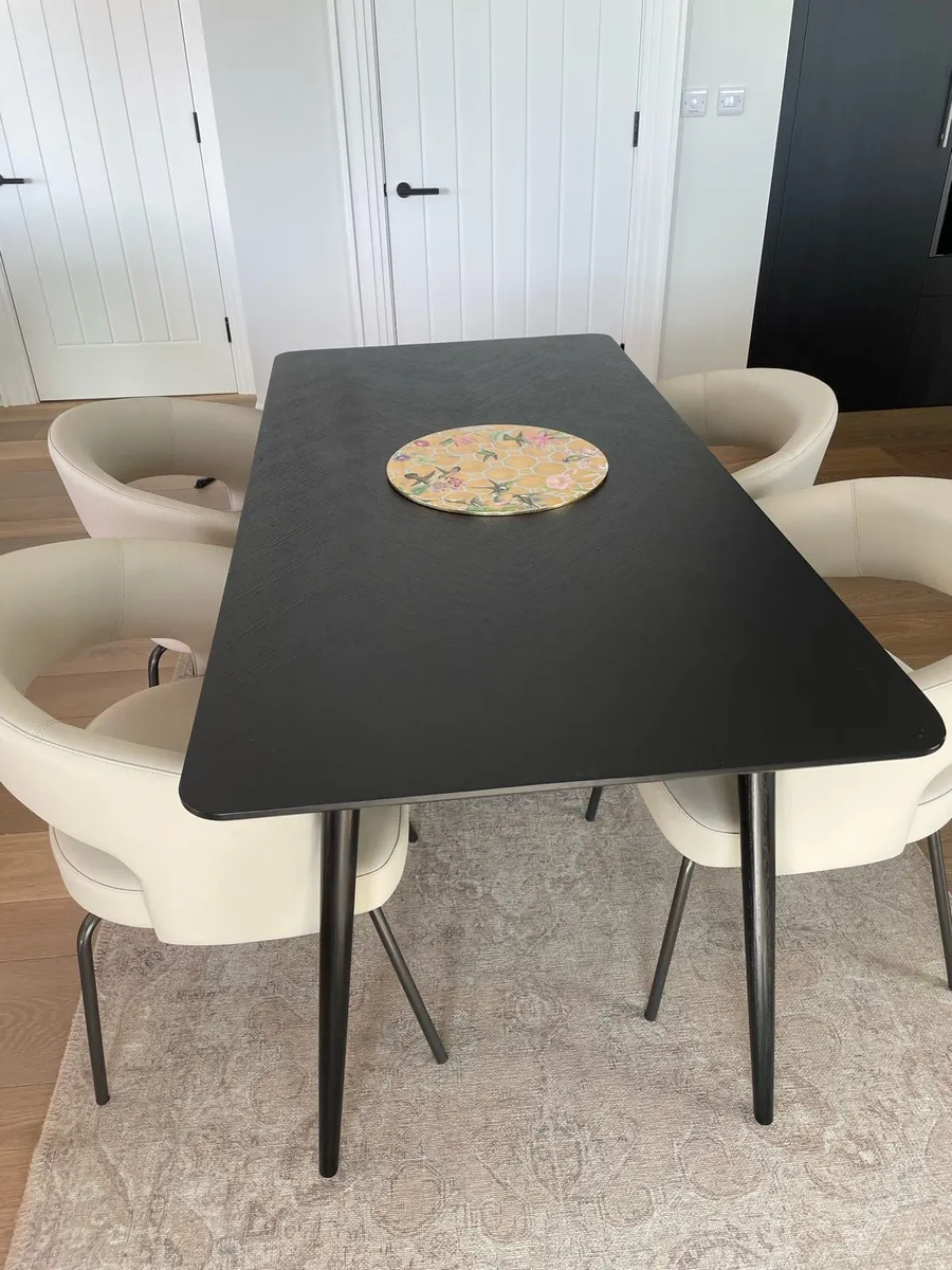 Dining room table and chairs - Image 1