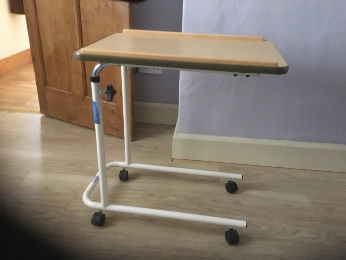 Bureau  / crystal  / trolly - Image 2