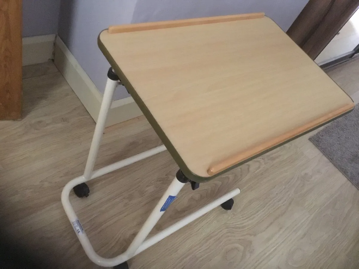 Bureau  / crystal  / trolly - Image 3