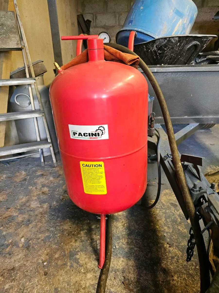 20 gallon sandblaster - Image 1