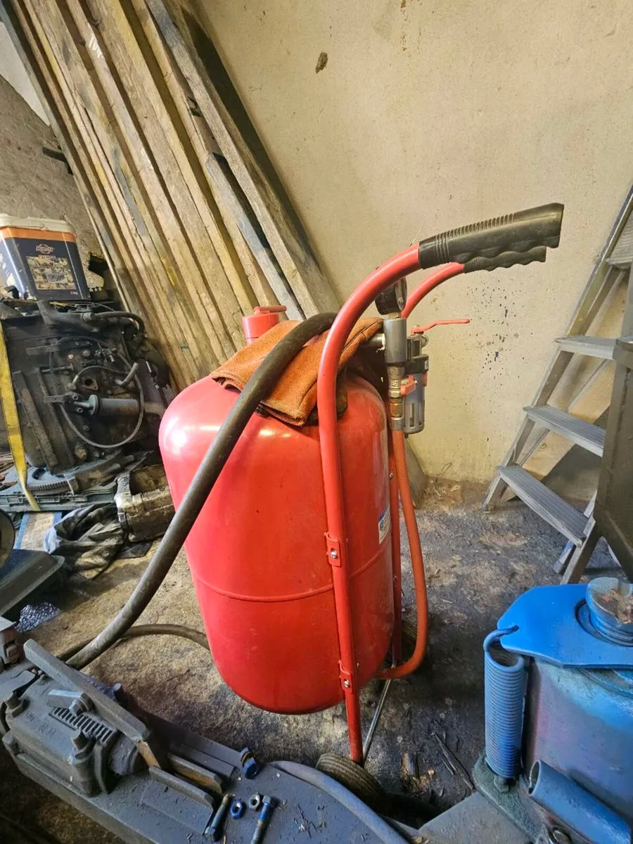 20 gallon sandblaster - Image 2