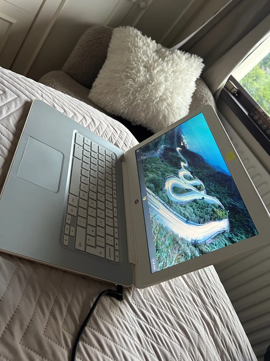 Hp Chromebook laptop - Image 1
