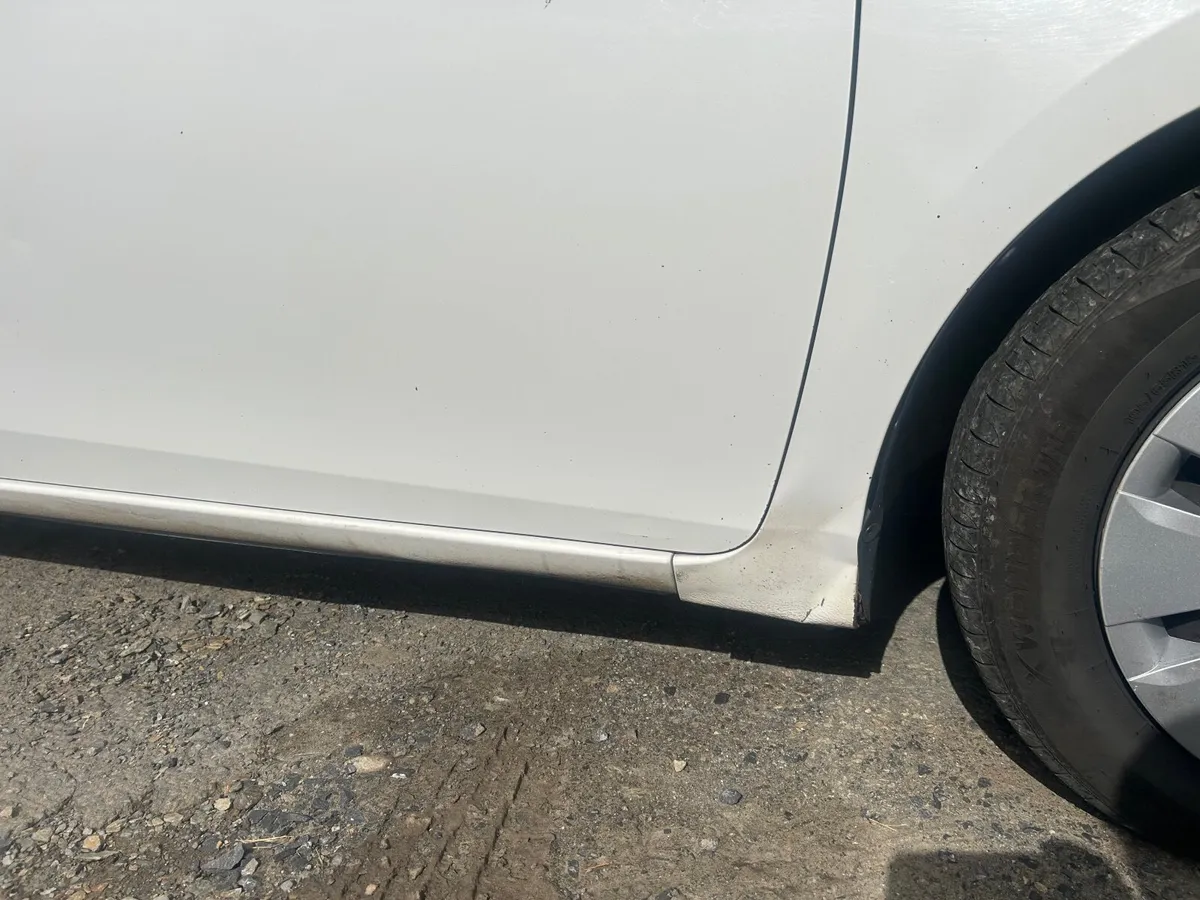 Toyota Auris 2013 - Image 3