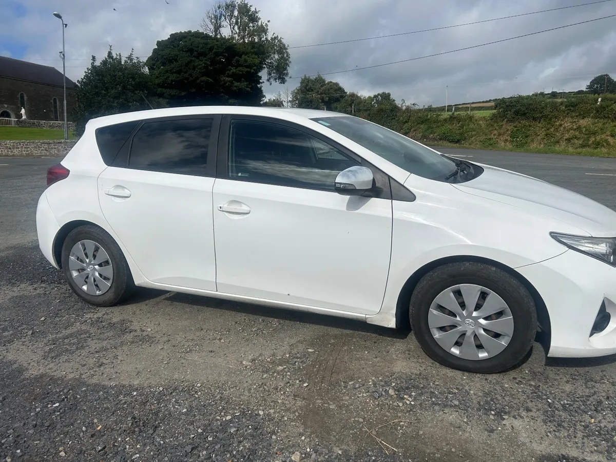 Toyota Auris 2013 - Image 1