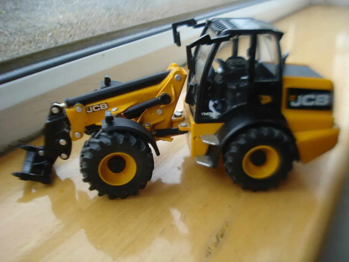 BRITAINS ERTL DIECAST METAL JCB TM310. - Image 1