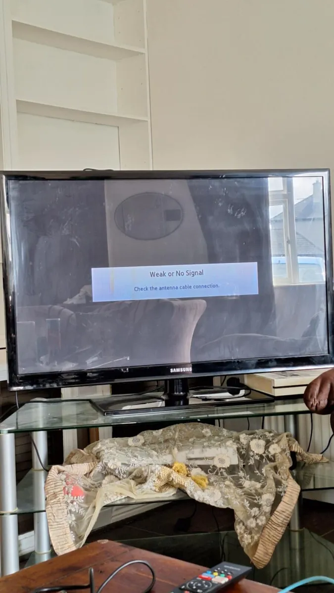 SAMSUNG TV not Smart 40inches - Image 1