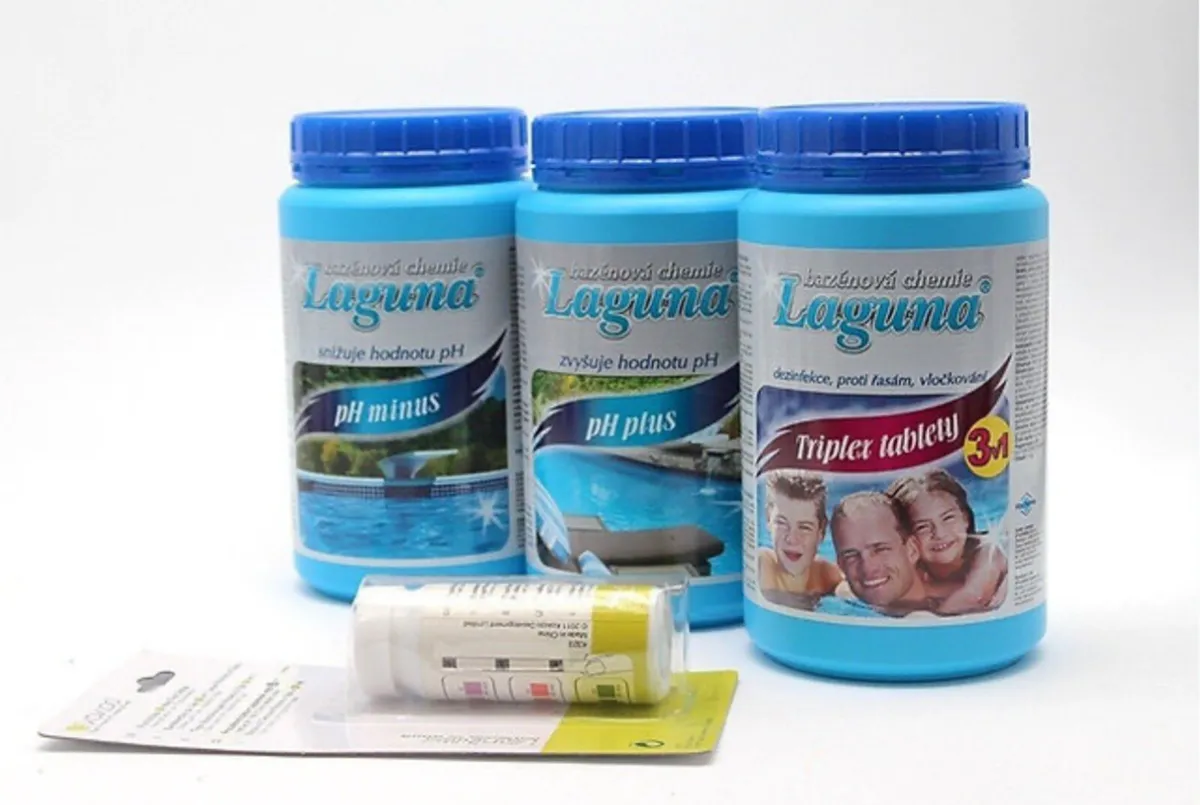 Chlorine chemical kit for hot tub and swimming poo