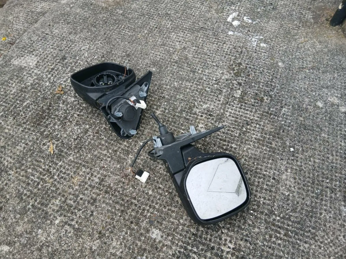 Peugeot partner Electric side mirrors - Image 1