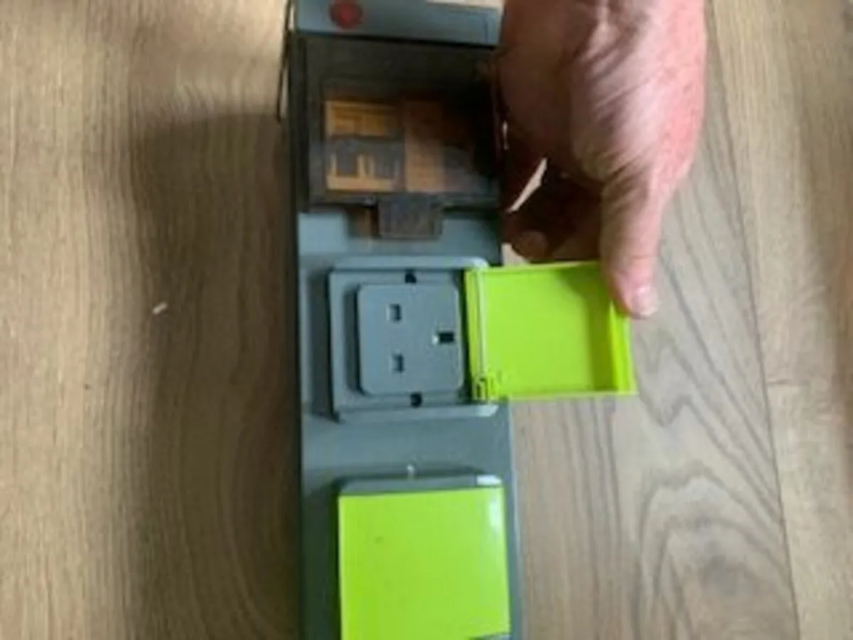 Caravan & Camping Mains Unit with Circuit breaker - Image 3
