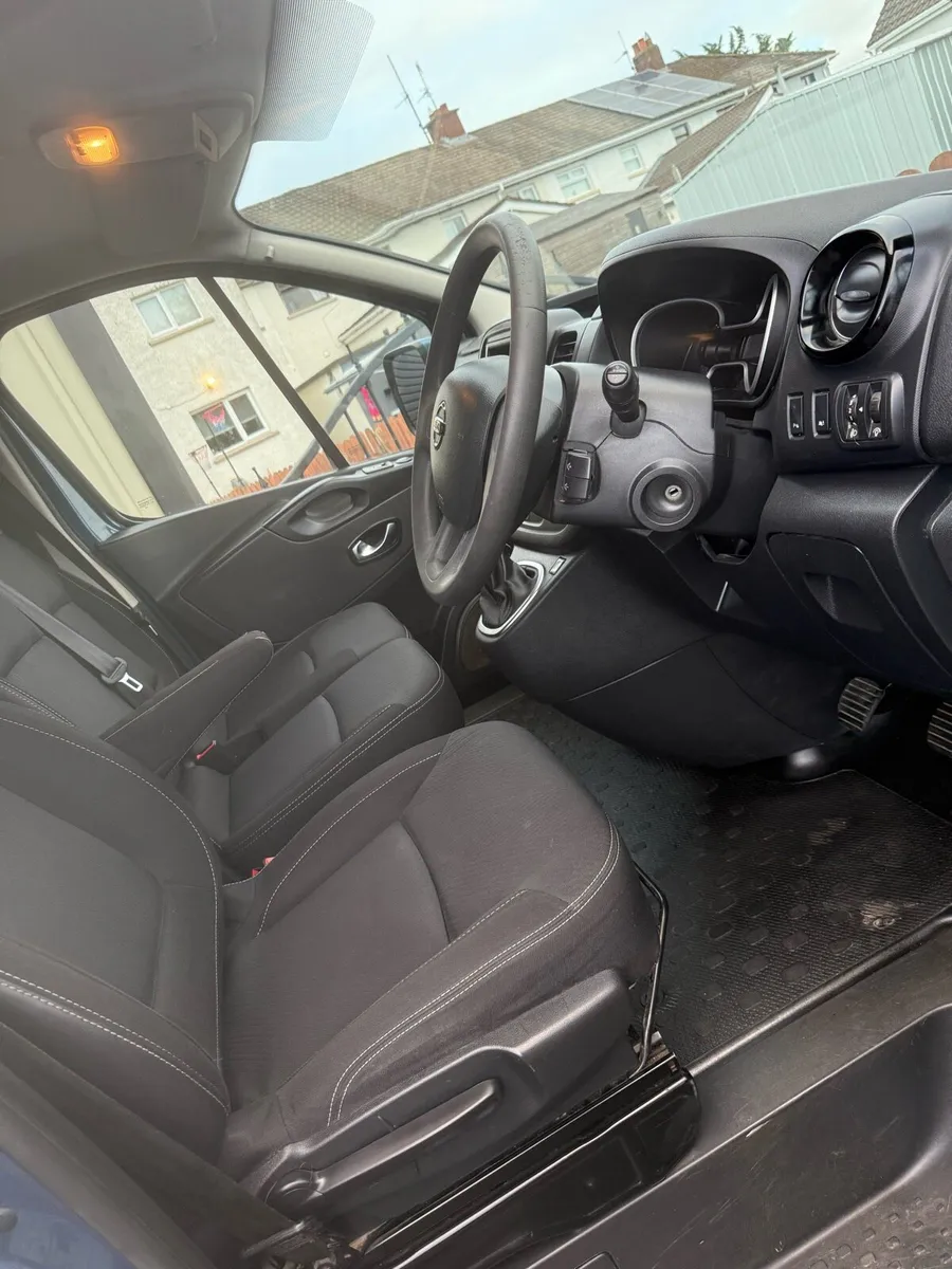 2020 Nissan nv300 same as Renault trafic - Image 4