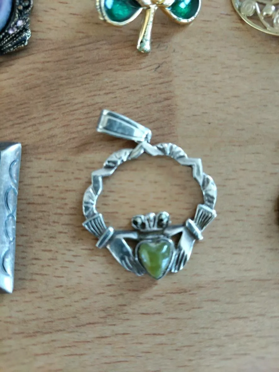 Ladies pendants and broaches - Image 2