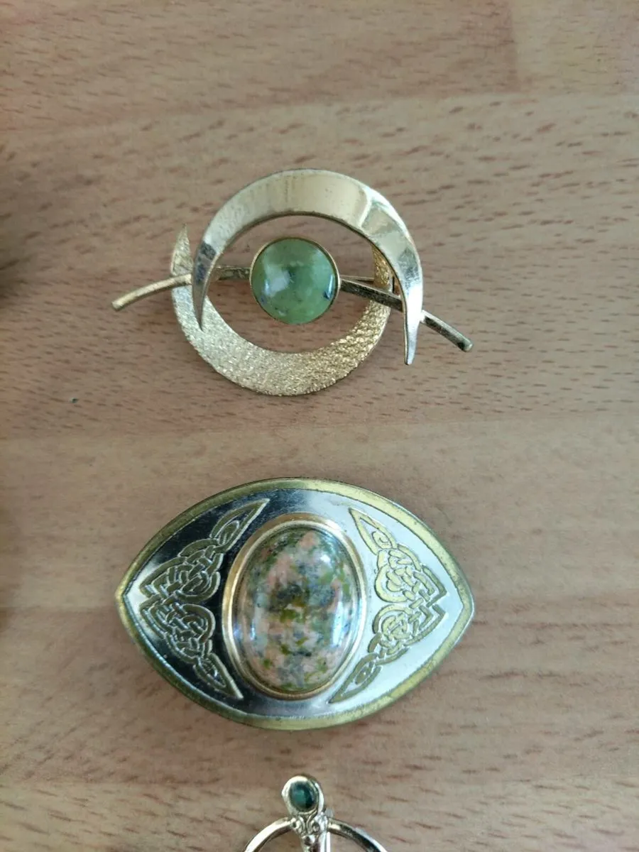 Ladies pendants and broaches - Image 4