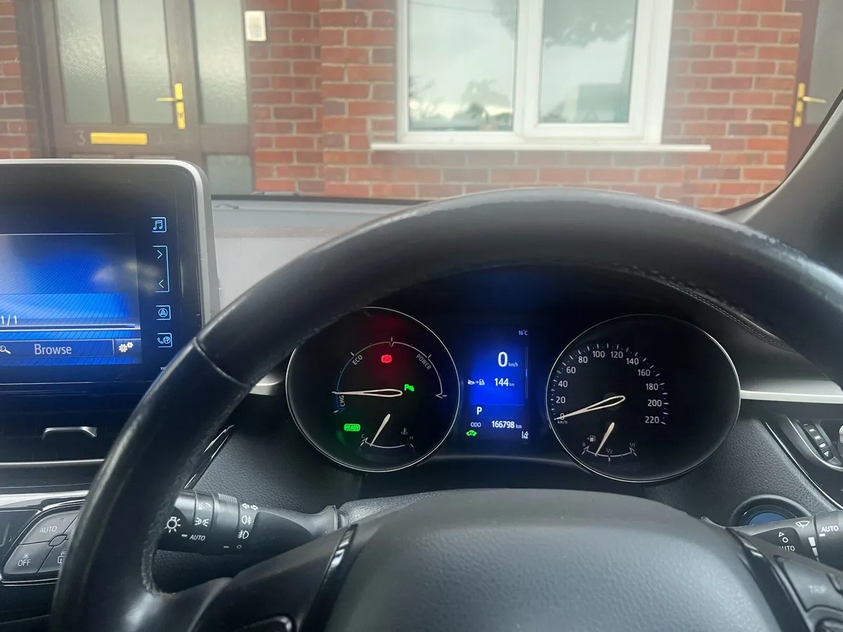 Toyota CHR Sol - Image 4