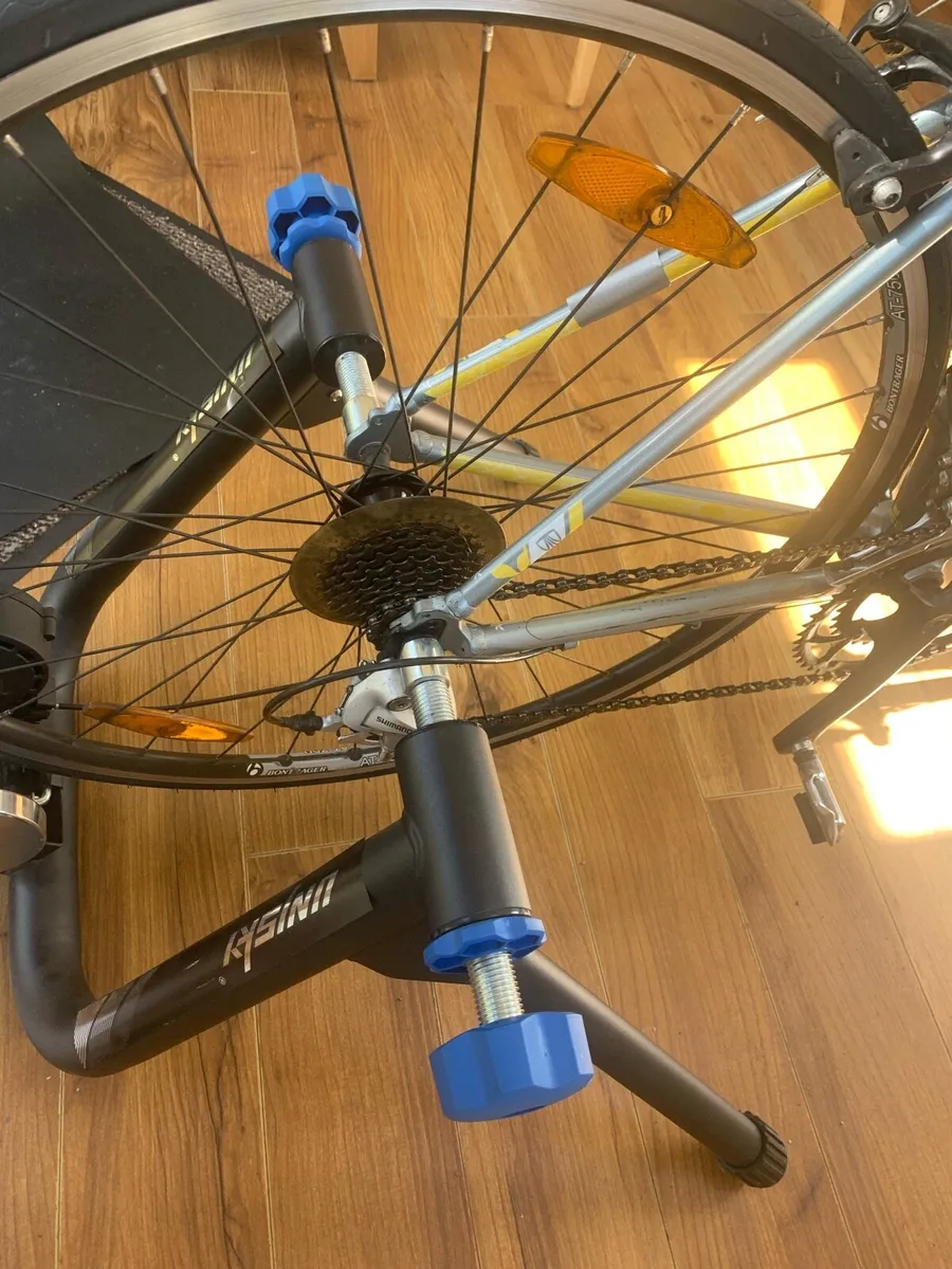 Trek Lexa road bike and unisky bike trainer - Image 4