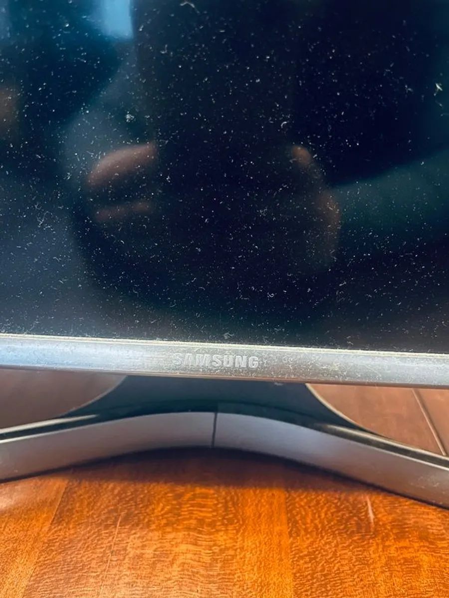 Samsung 32 inch Smart TV - Image 2