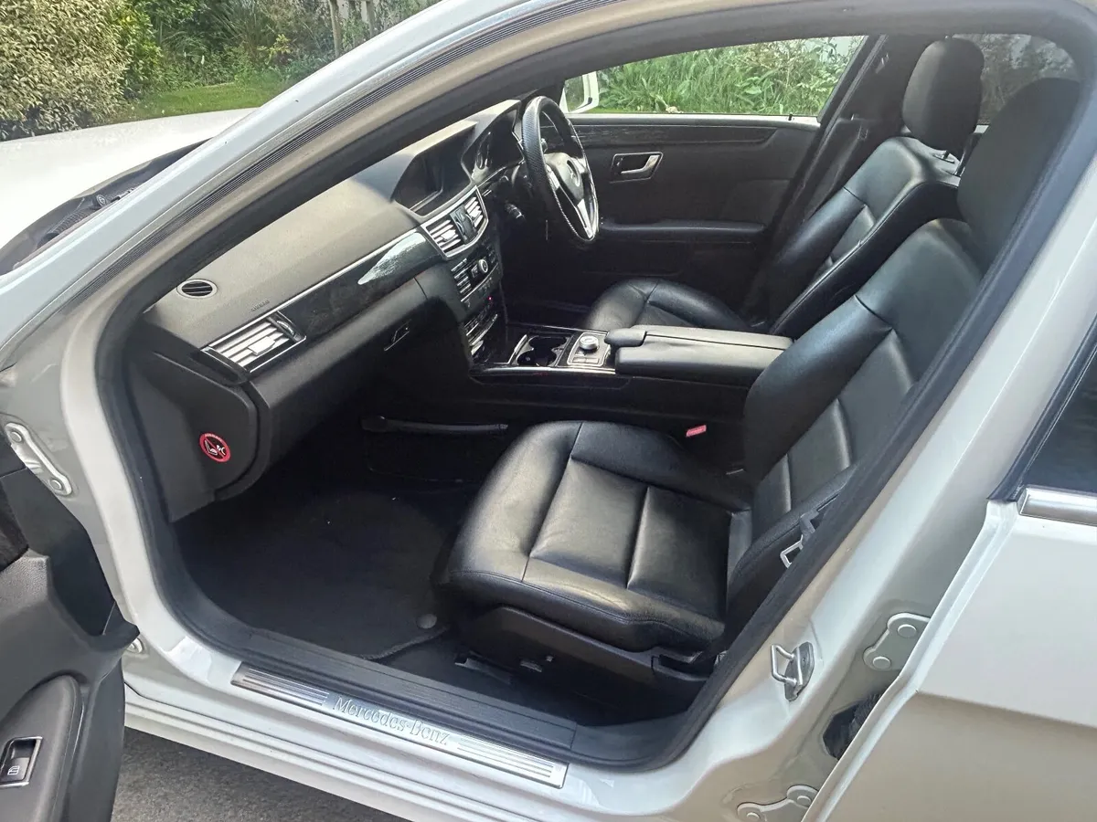 Mercedes-Benz E-Class 220 Diesel Auto - Image 2