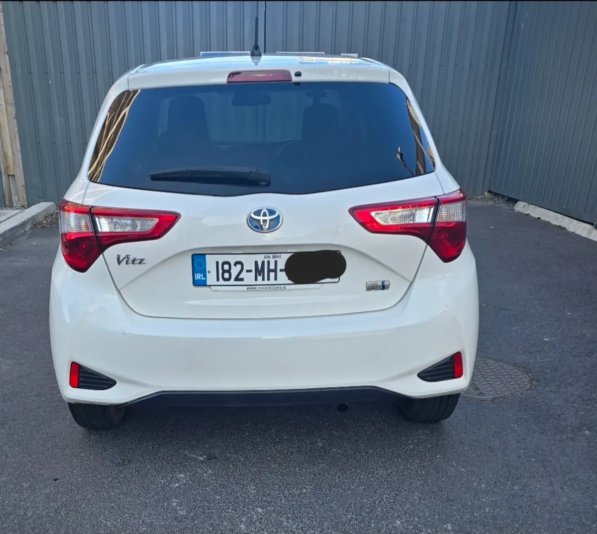 2018 Toyota Vitz (Yaris) 1.5 AUTO HYBRID - Image 4