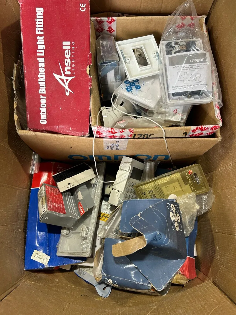 Random bundle of electrical items - Image 4