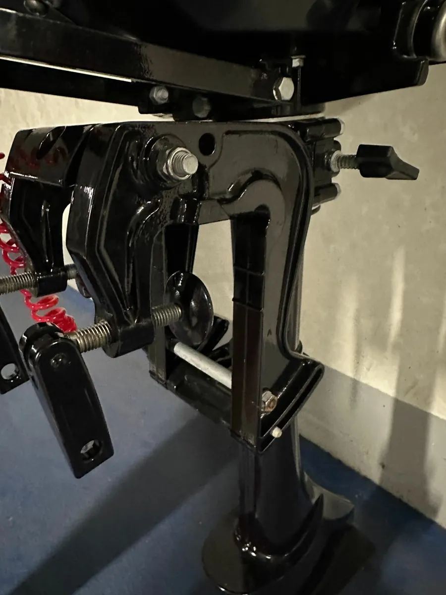 Unused Tohatsu 2-stroke M3.5 B2 Outboard Motor - Image 3